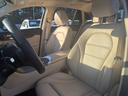 Used 2022 Mercedes-Benz GLC 300 4MATIC image 25