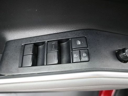 Used 2020 Toyota Highlander LE image 9