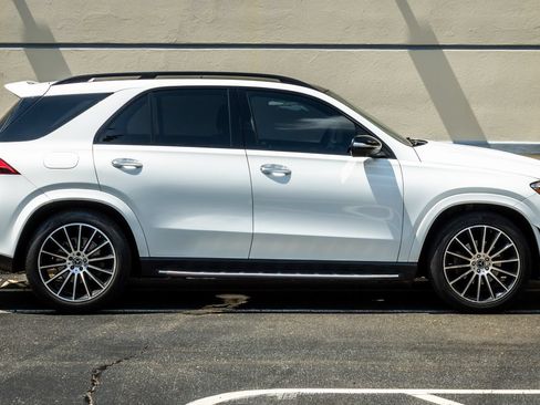 Used 2021 Mercedes-Benz GLE 350 4MATIC w/ AMG Line Exterior image 9