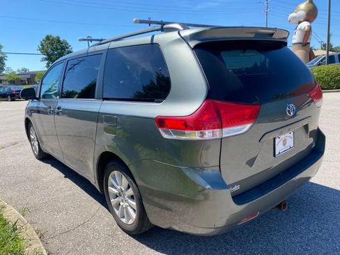 Used 2014 Toyota Sienna LE AWD/4WD image 4