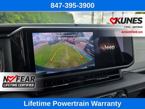 Used 2025 Jeep Wrangler Unlimited Sahara AWD/4WD image 43