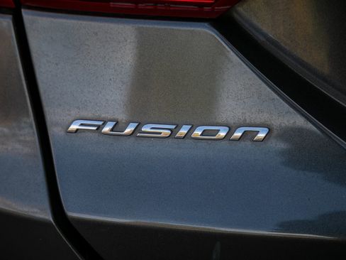 Used 2018 Ford Fusion Titanium image 16