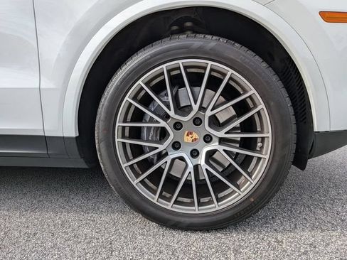 Used 2023 Porsche Cayenne Platinum Edition AWD/4WD image 10