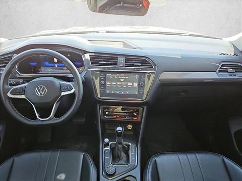 Used 2022 Volkswagen Tiguan SE AWD/4WD image 18