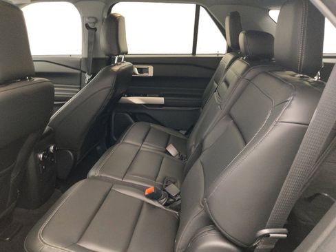 Used 2022 Ford Explorer XLT w/ Equipment Group 202A image 18