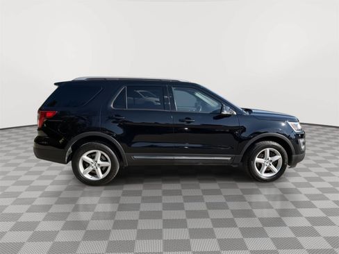 Used 2017 Ford Explorer XLT w/ Equipment Group 202A AWD/4WD image 6