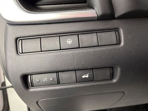 Used 2023 Nissan Rogue SV w/ SV Premium Package image 31