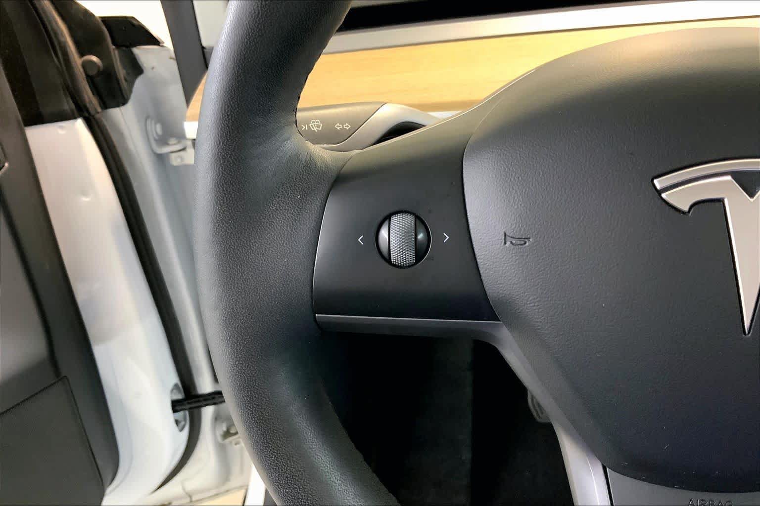 Used 2022 Tesla Model Y Long Range AWD/4WD image 23
