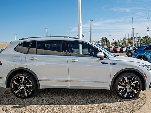 Used 2024 Volkswagen Tiguan SEL R-Line image 6