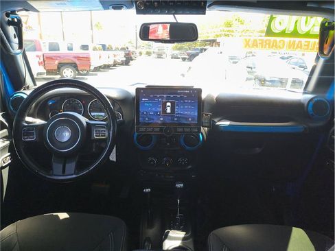 Used 2016 Jeep Wrangler Unlimited Sahara w/ Connectivity Group AWD/4WD image 7