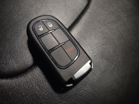 Used 2019 Jeep Cherokee Latitude Plus FWD image 32
