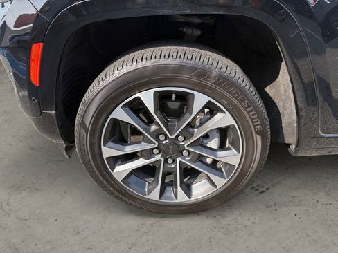 Used 2024 Jeep Grand Cherokee Overland w/ Luxury Tech Group IV AWD/4WD image 14