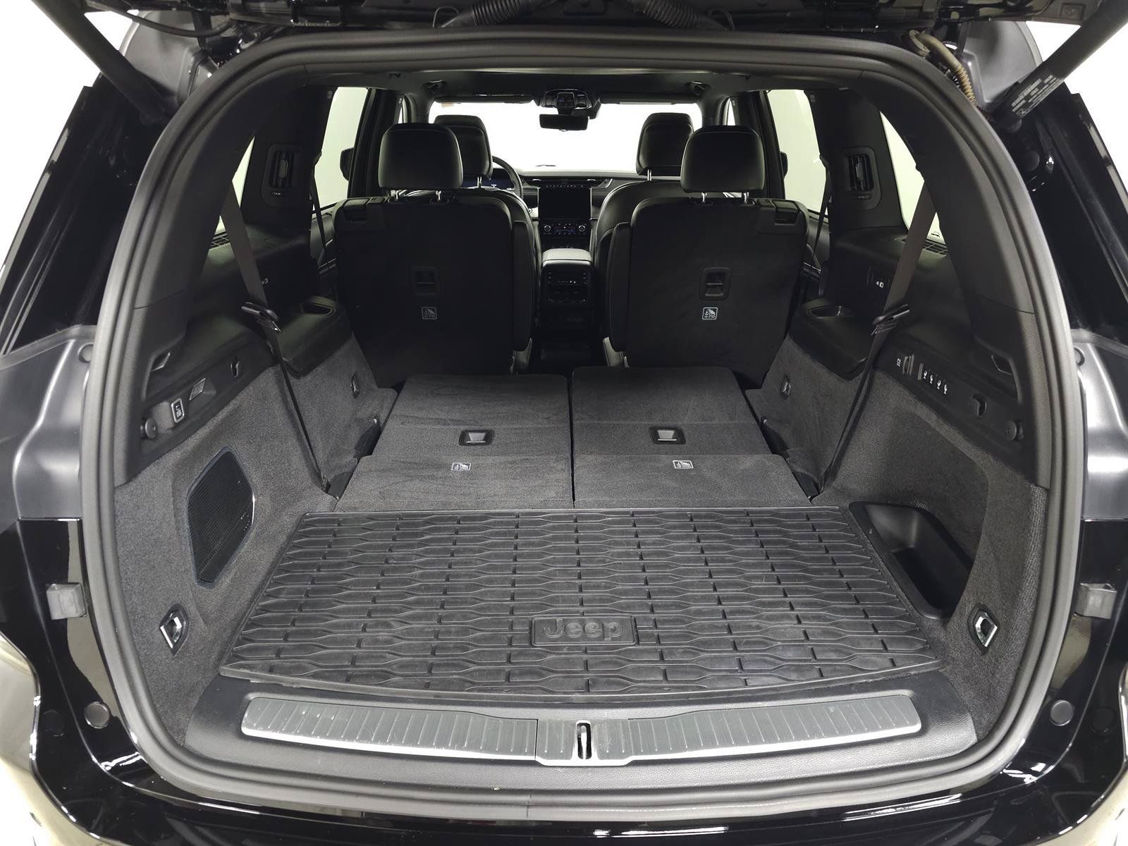 Used 2021 Jeep Grand Cherokee L Overland w/ Luxury Tech Group IV AWD/4WD image 7
