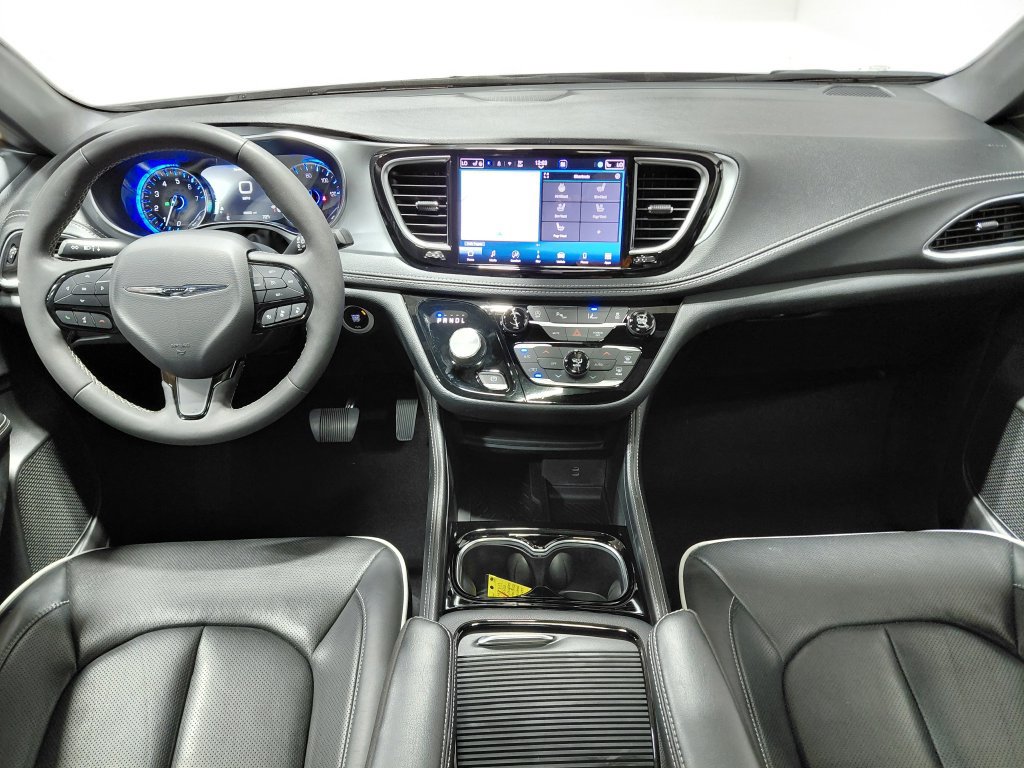 Certified 2026 Chrysler Pacifica Limited w/ S Appearance Package FWD image 8