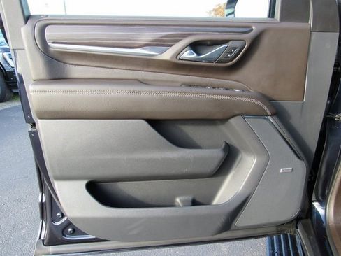 Used 2023 GMC Yukon XL Denali w/ Advanced Technology Package image 11