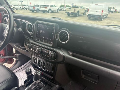 Used 2021 Jeep Wrangler Unlimited Sahara AWD/4WD image 38