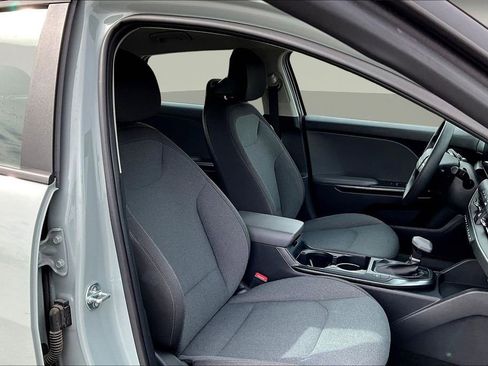 Used 2025 Kia K4 LXS image 26