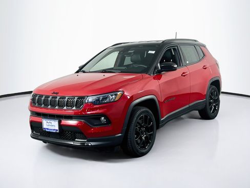 Used 2023 Jeep Compass Latitude w/ Convenience Group AWD/4WD image 1
