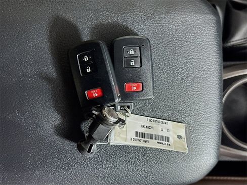 Used 2023 Toyota Tacoma Limited image 35