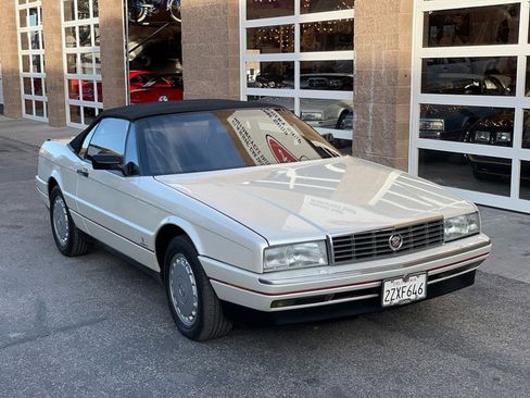 Used 1991 Cadillac Allante image 2