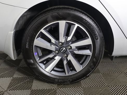 Used 2024 Nissan Versa SV w/ Trunk Package image 17