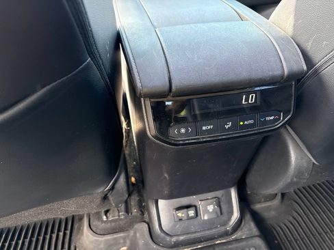 Used 2020 Toyota Highlander Limited FWD image 20