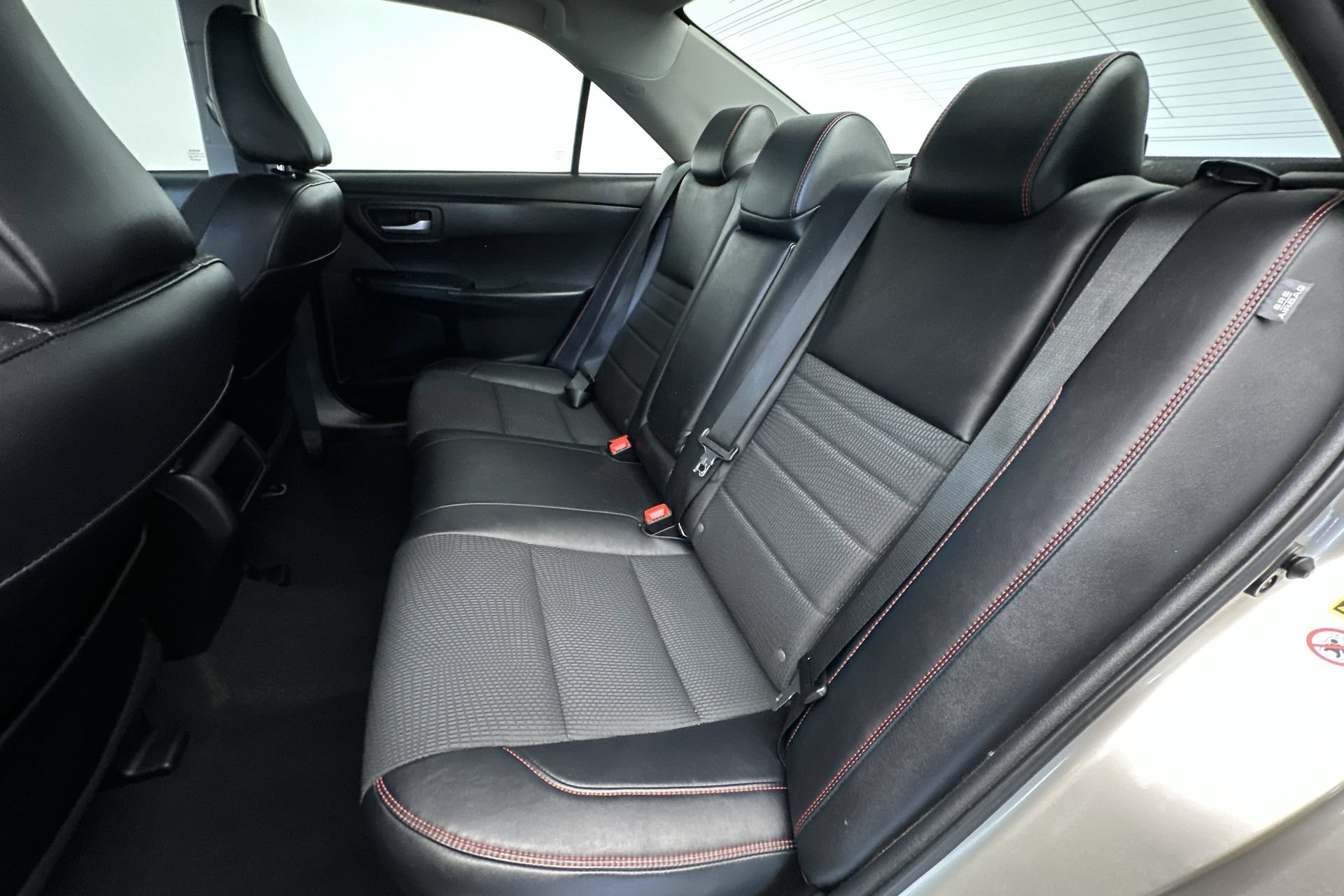 Used 2016 Toyota Camry SE FWD image 23