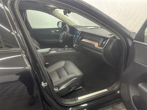 Used 2024 Volvo XC60 B5 Plus image 15