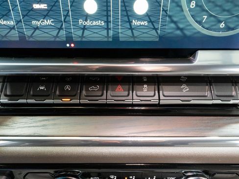 Used 2024 GMC Sierra 1500 SLT w/ X31 Off-Road Package image 24