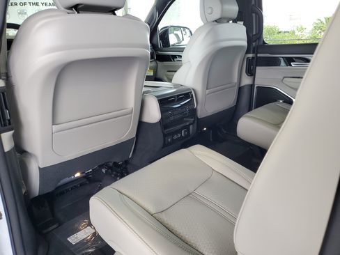 New 2026 Jeep Grand Wagoneer Limited AWD/4WD image 12