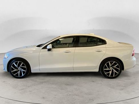 Used 2020 Volvo S60 T6 Momentum image 2