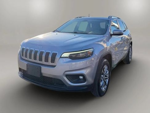 Used 2019 Jeep Cherokee Latitude Plus w/ Cold Weather Group AWD/4WD image 4