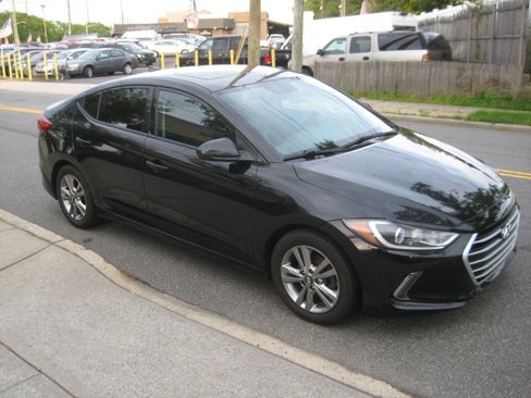 Used 2018 Hyundai Elantra Value Edition FWD image 3
