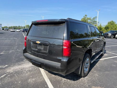 Used 2019 Chevrolet Suburban LT w/ LT Signature Package AWD/4WD image 6