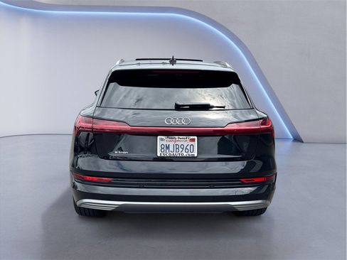 Used 2019 Audi e-tron Prestige w/ Prestige Package AWD/4WD image 5