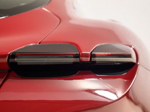 Certified 2022 Ferrari Roma RWD image 38
