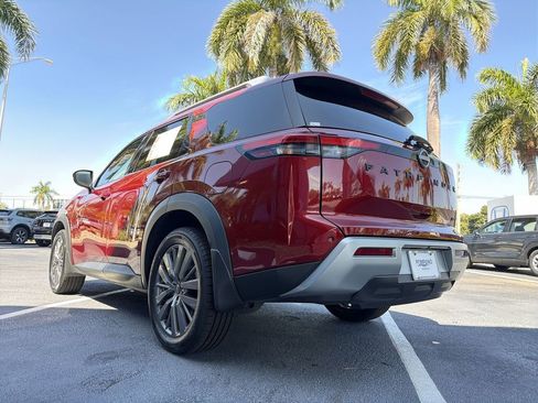 Used 2024 Nissan Pathfinder SL w/ SL Premium Package FWD image 19