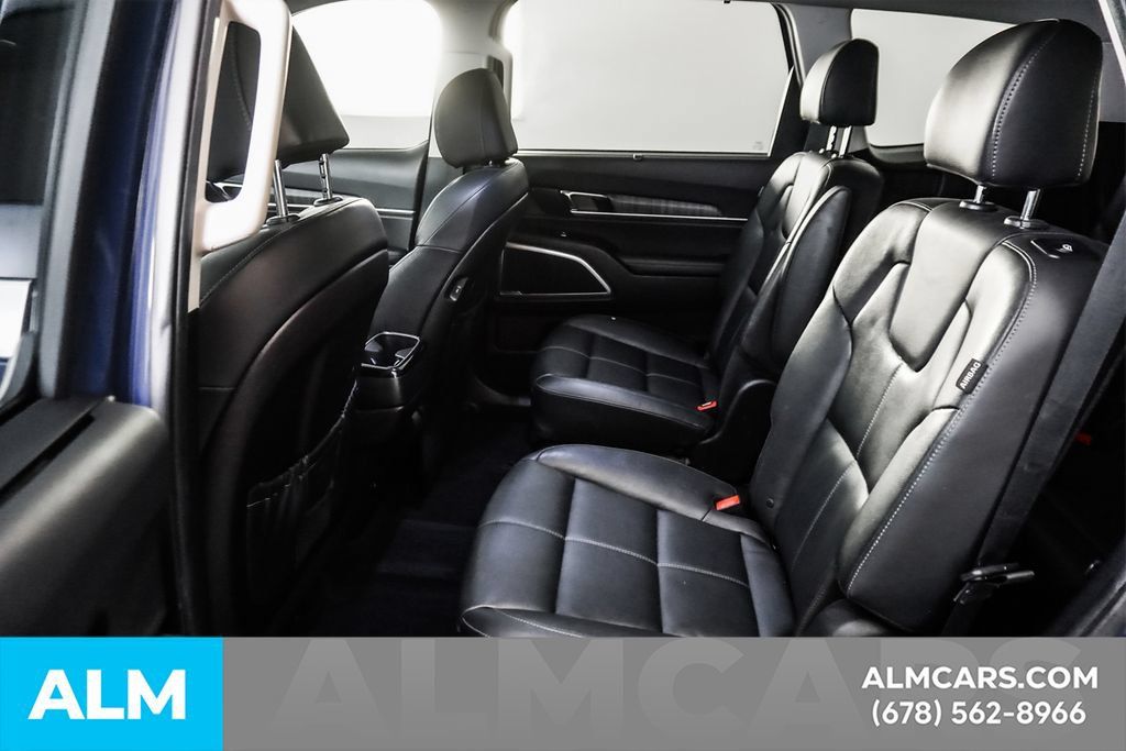 Used 2024 Kia Telluride EX w/ EX Captain's Chair Package FWD image 17