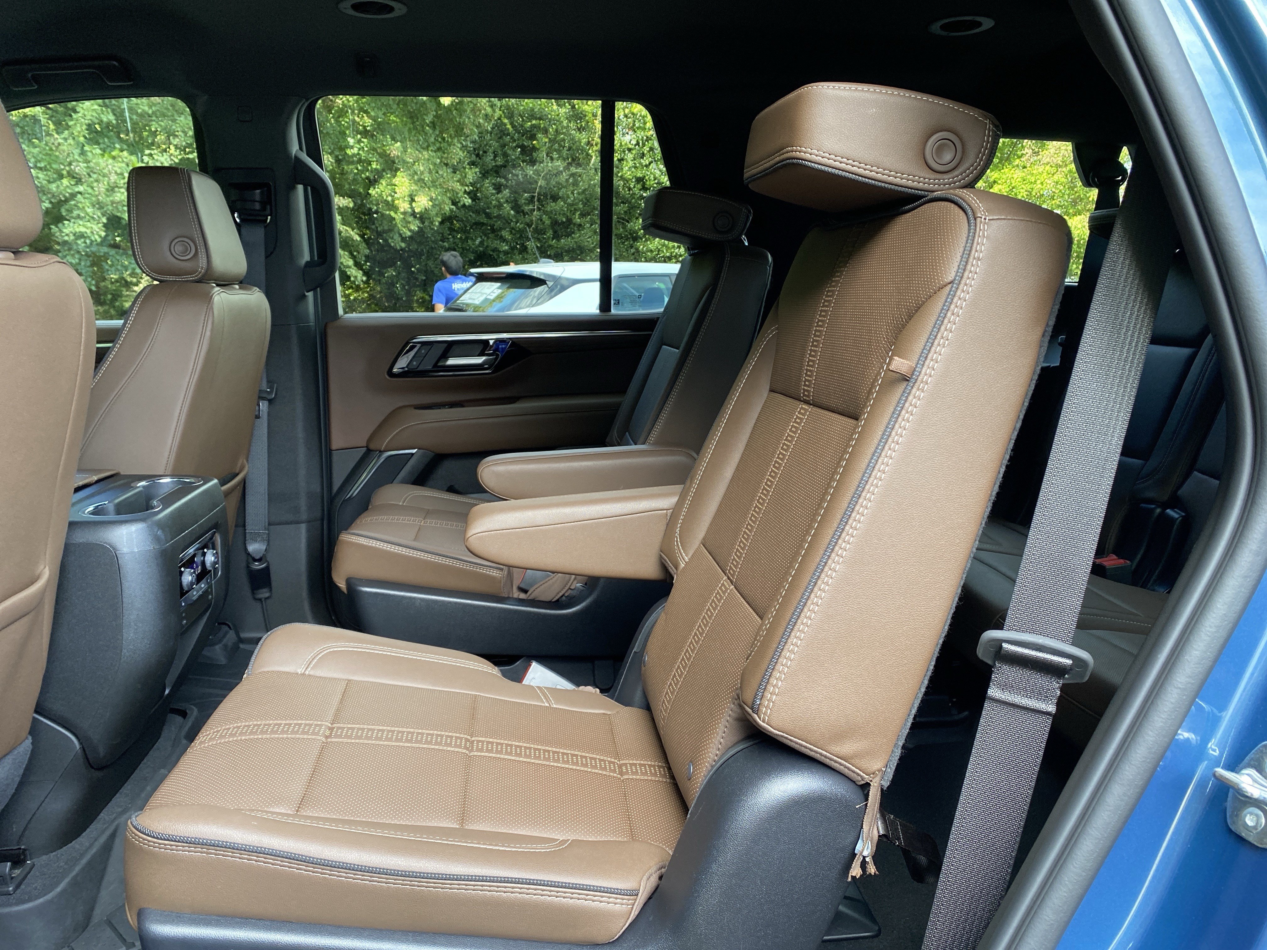 Used 2025 Chevrolet Tahoe High Country AWD/4WD image 38