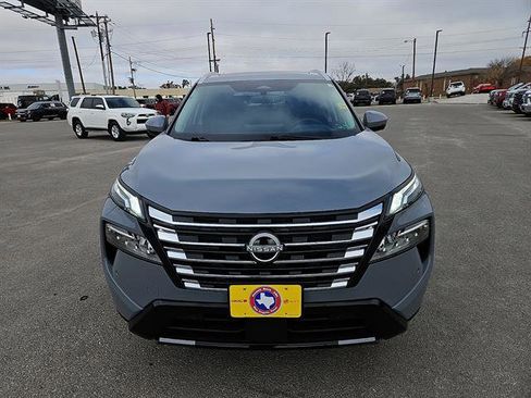 Used 2025 Nissan Rogue Platinum w/ Platinum Premium Package image 8