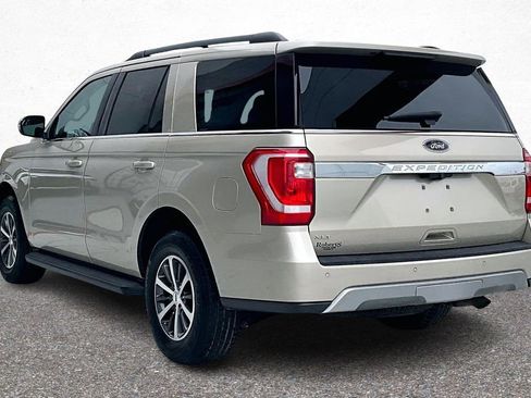 Used 2018 Ford Expedition XLT image 5