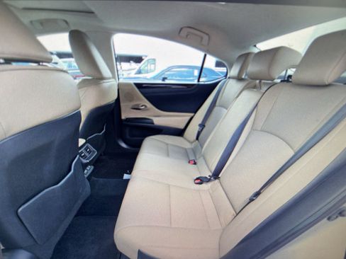 Used 2019 Lexus ES 350 w/ Premium Package FWD image 4