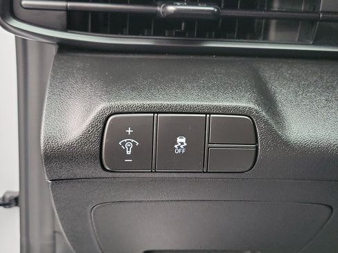 Certified 2025 Hyundai Elantra Sport image 16