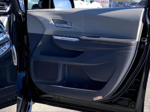 Used 2021 Toyota Sienna XLE image 21