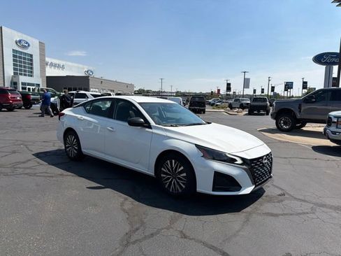 Used 2026 Nissan Altima 2.5 SV FWD image 2