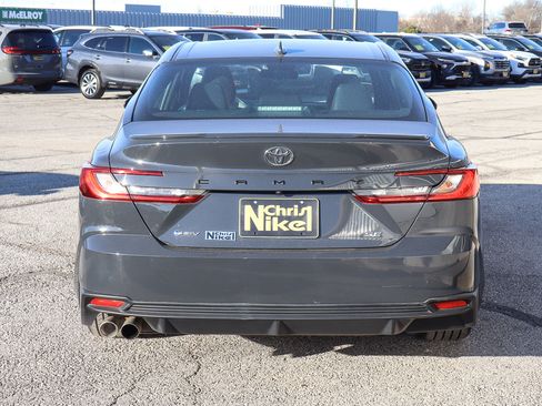 Used 2025 Toyota Camry SE image 5