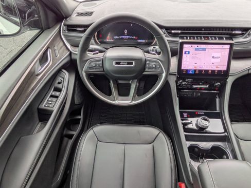 New 2025 Jeep Grand Cherokee Limited image 17