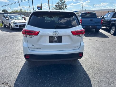 Used 2018 Toyota Highlander XLE FWD image 4