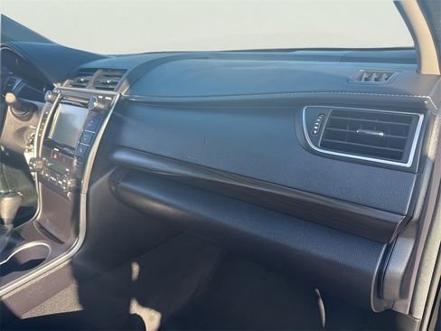 Used 2016 Toyota Camry XLE image 17