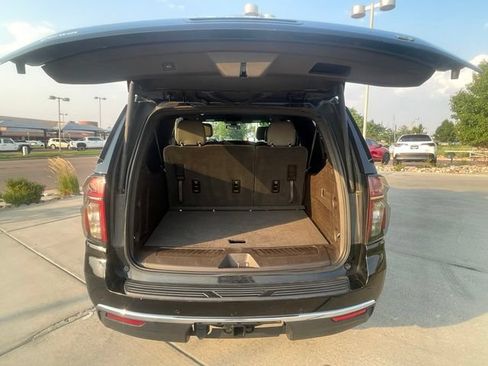 Used 2021 Chevrolet Suburban LT RWD image 30